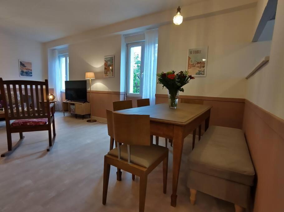 Grand Appartement Avec Jardin Bretenoux Exterior photo