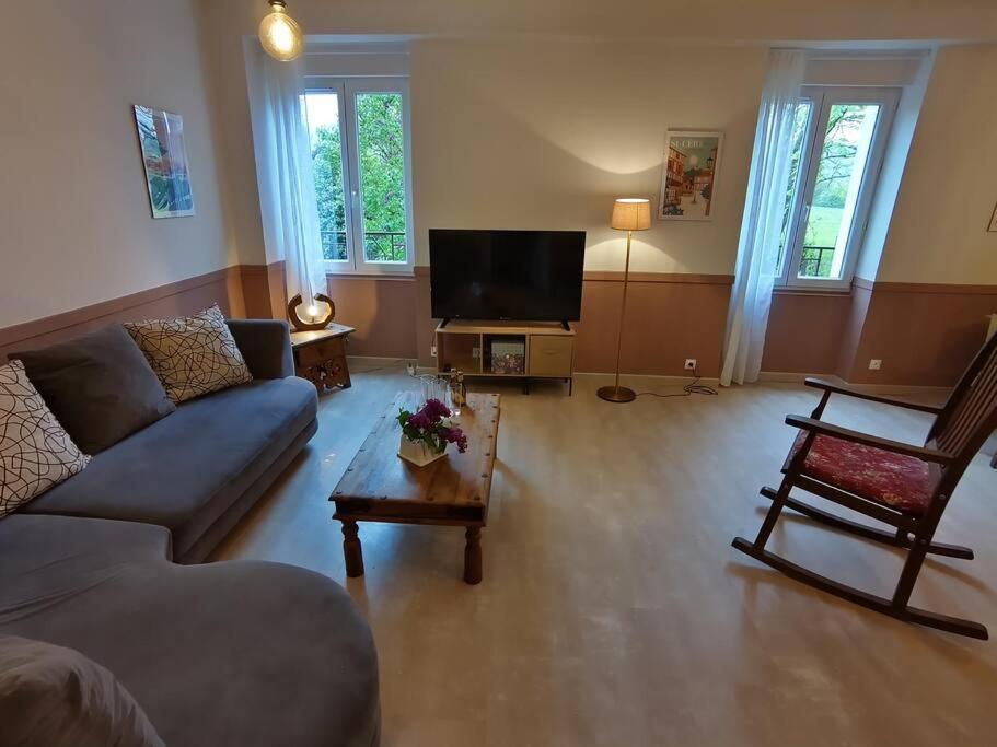 Grand Appartement Avec Jardin Bretenoux Exterior photo